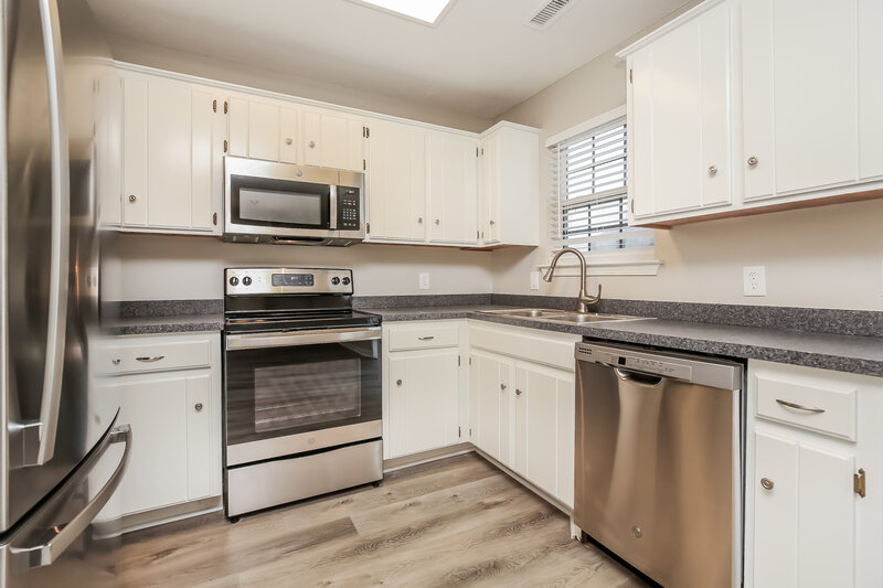 2,140/Mo, 805 Stone Flower Ct Antioch, TN 37013 Kitchen View 2