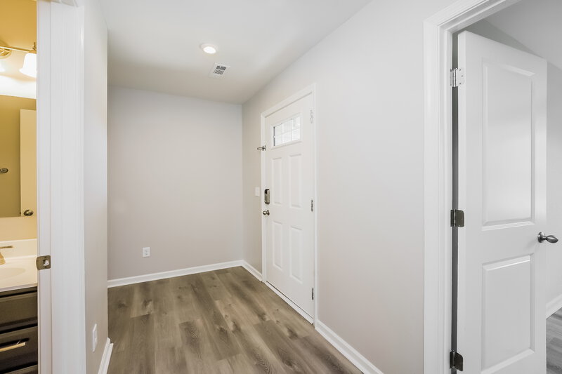 2,215/Mo, 224 Nottingham Ln La Vergne, TN 37086 Foyer View