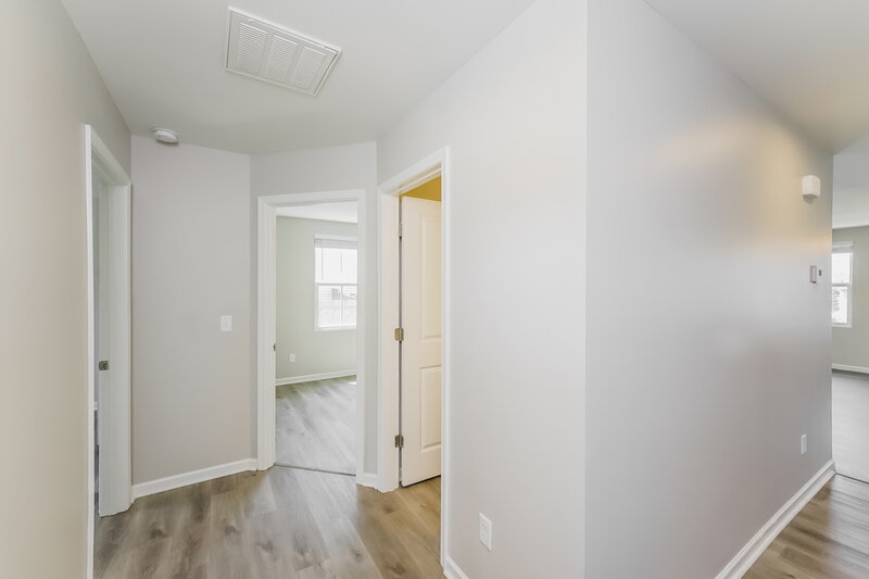 2,215/Mo, 224 Nottingham Ln La Vergne, TN 37086 Foyer View 2