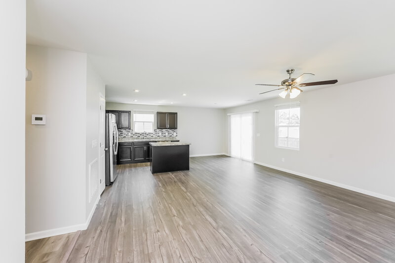 2,215/Mo, 224 Nottingham Ln La Vergne, TN 37086 Living Room View 2