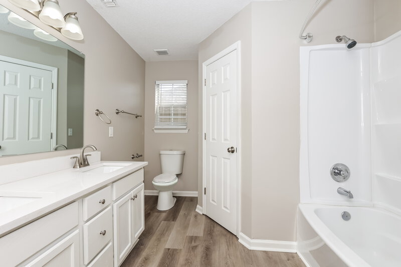 1,880/Mo, 5348 Sunnyvale Dr Antioch, TN 37013 Main Bathroom View