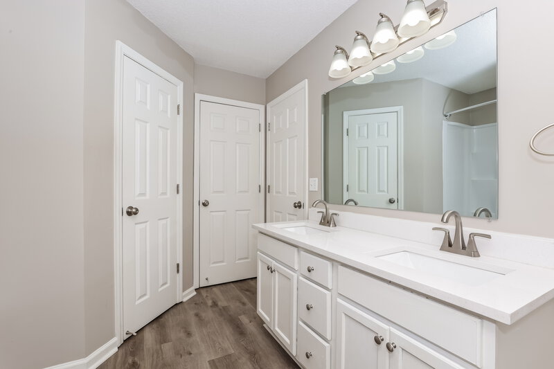 1,880/Mo, 5348 Sunnyvale Dr Antioch, TN 37013 Main Bathroom View 2