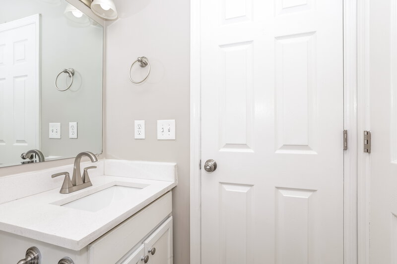 1,880/Mo, 5348 Sunnyvale Dr Antioch, TN 37013 Bathroom View