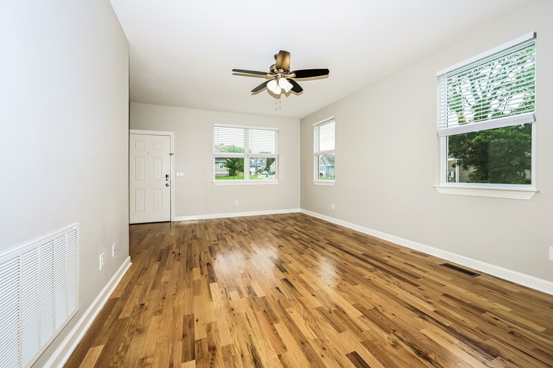 2,660/Mo, 513 Sarver Ave Madison, TN 37115 Living Room View 2