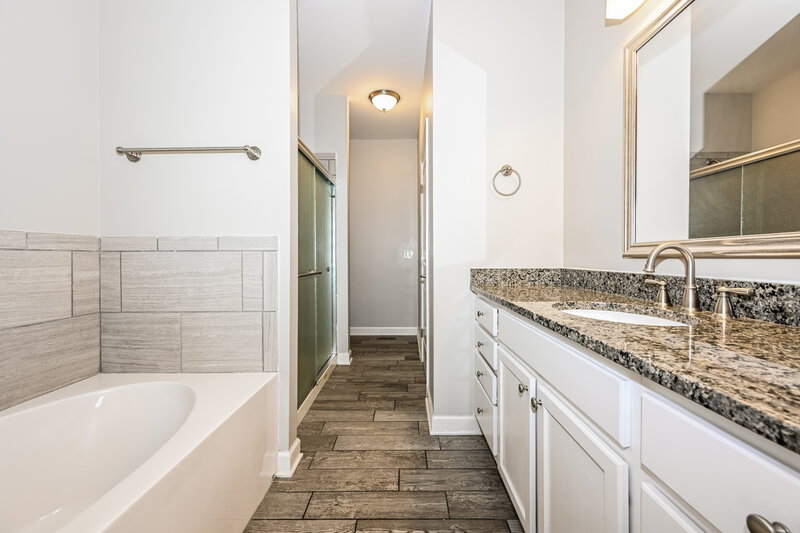 2,660/Mo, 513 Sarver Ave Madison, TN 37115 Main Bathroom View