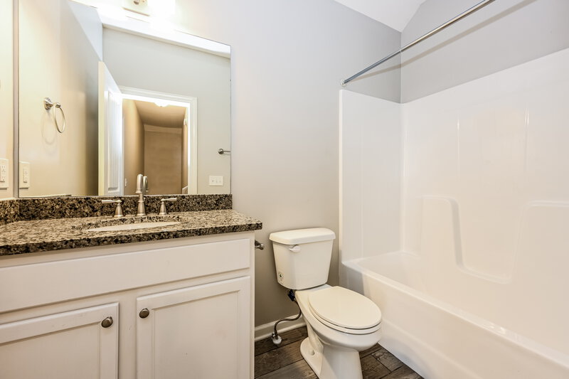 2,660/Mo, 513 Sarver Ave Madison, TN 37115 Bathroom View