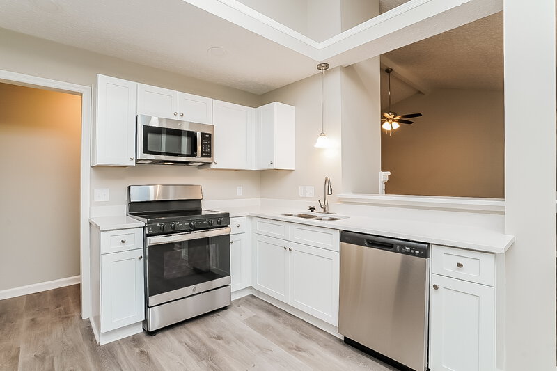 2,330/Mo, 103 Silver Maple Ct Hendersonville, TN 37075 Kitchen View 2