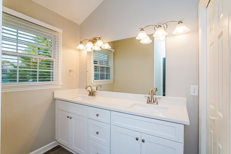 2,330/Mo, 103 Silver Maple Ct Hendersonville, TN 37075 Main Bathroom View