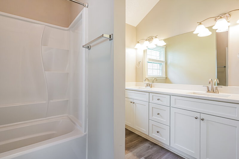 2,325/Mo, 103 Silver Maple Ct Hendersonville, TN 37075 Main Bathroom View