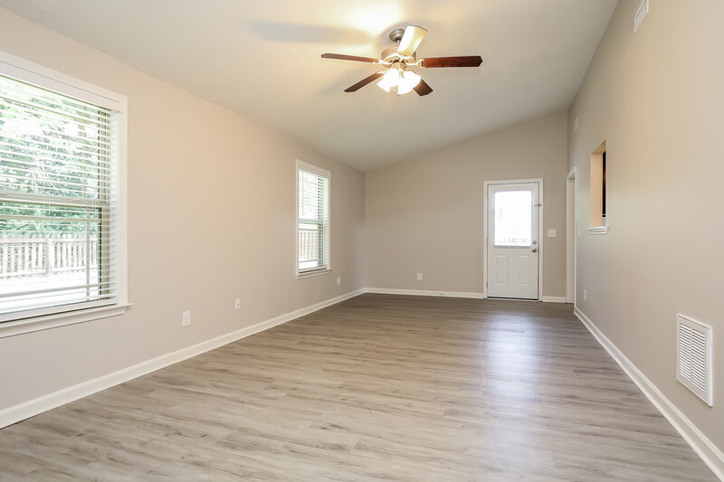 3,030/Mo, 1823 Moonlight Dr La Vergne, TN 37086 Family Room View 2