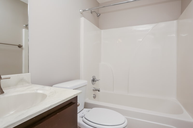 3,030/Mo, 1823 Moonlight Dr La Vergne, TN 37086 Bathroom View