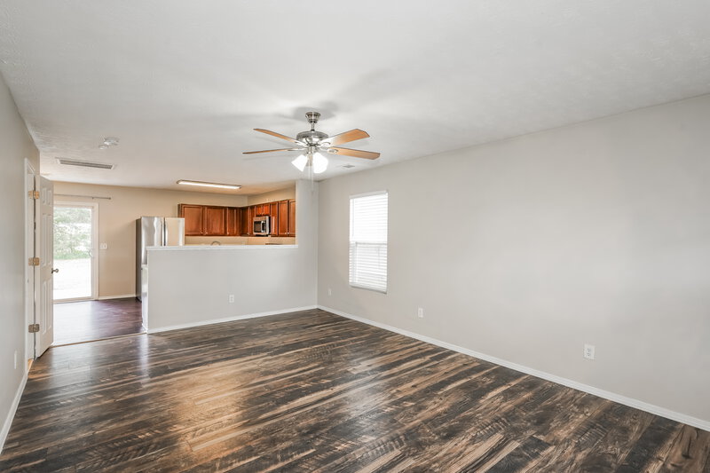 1,925/Mo, 2878 Creekbend Dr Nashville, TN 37207 Living Room View 2