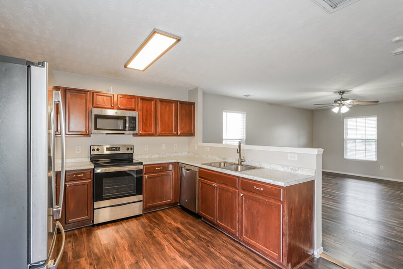 1,925/Mo, 2878 Creekbend Dr Nashville, TN 37207 Kitchen View