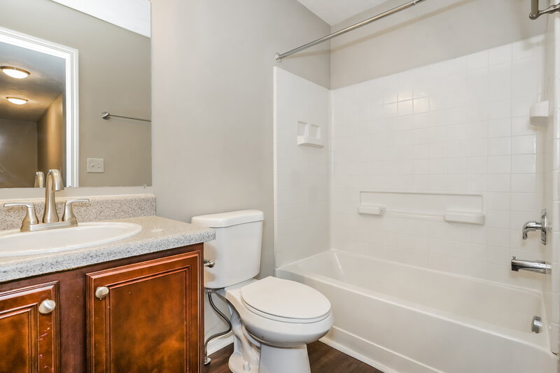 1,925/Mo, 2878 Creekbend Dr Nashville, TN 37207 Bathroom View