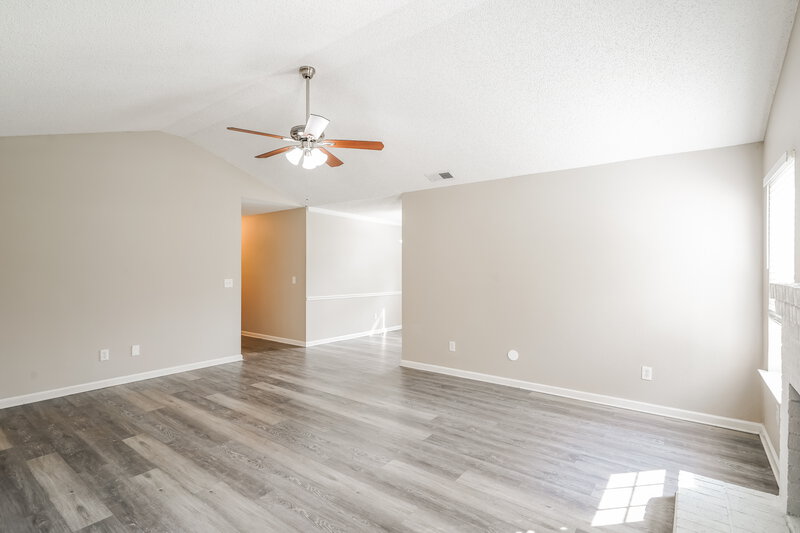2,295/Mo, 3944 Rock Creek Dr Antioch, TN 37013 Living Room View 2