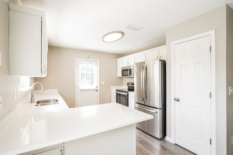 2,295/Mo, 3944 Rock Creek Dr Antioch, TN 37013 Kitchen View 2