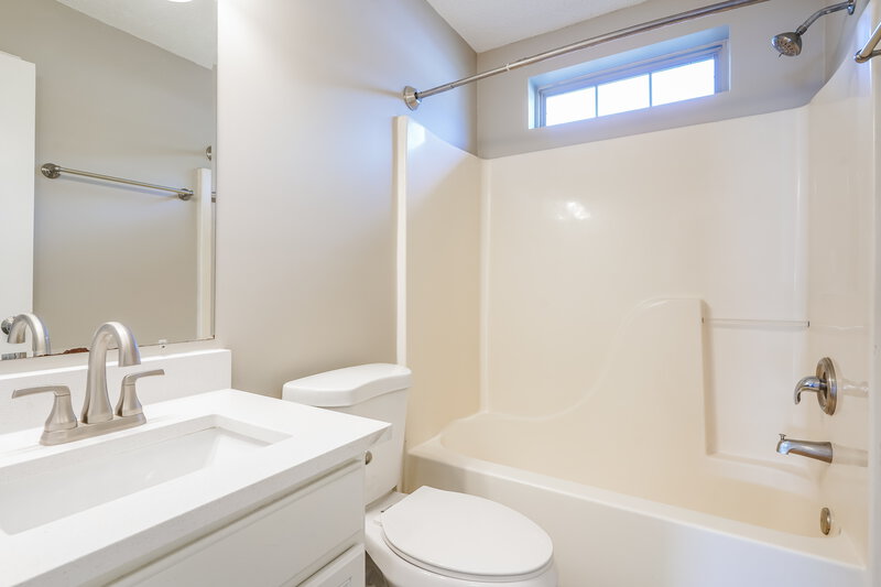 2,295/Mo, 3944 Rock Creek Dr Antioch, TN 37013 Main Bathroom View
