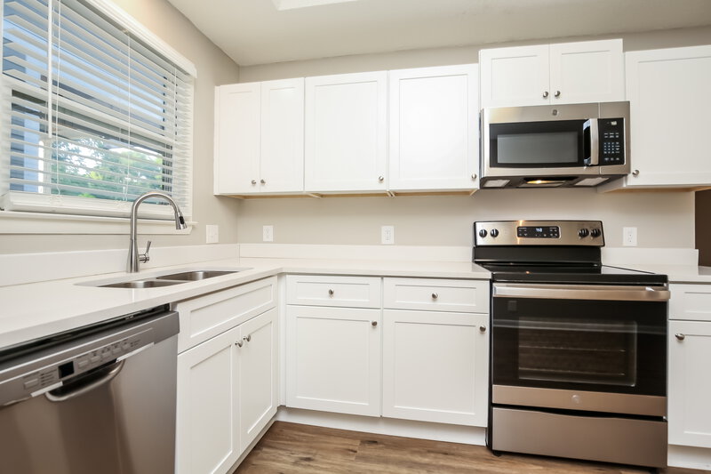 2,600/Mo, 403 Belle Pointe Dr Nashville, TN 37221 Kitchen View 2