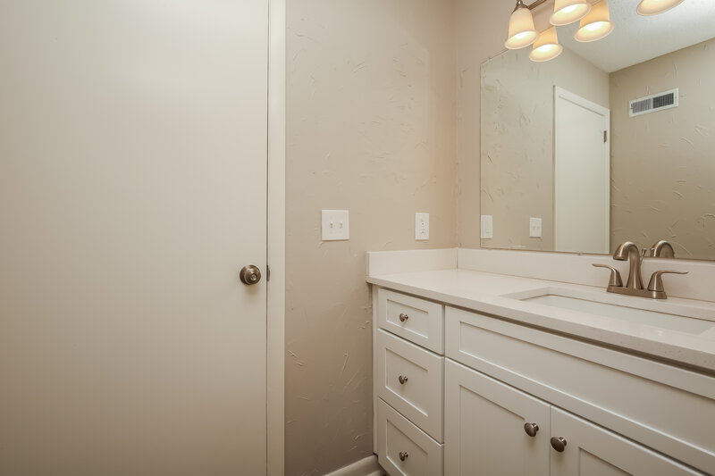 2,600/Mo, 403 Belle Pointe Dr Nashville, TN 37221 Bathroom View