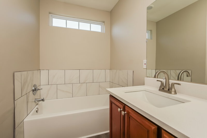 2,285/Mo, 606 Martinsdale Ct La Vergne, TN 37086 Bathroom View