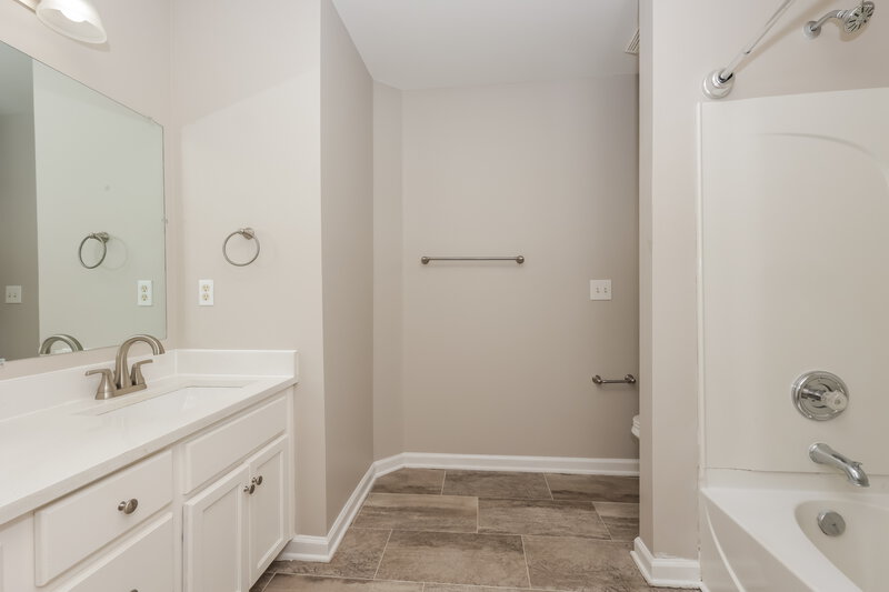 2,079/Mo, 7416 Maggie Dr Antioch, TN 37013 Main Bathroom View