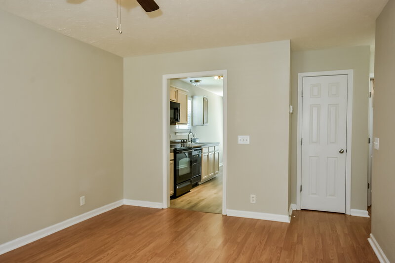 1,960/Mo, 7048 S Hampton Boulevard Antioch, TN 37013 Living Room View