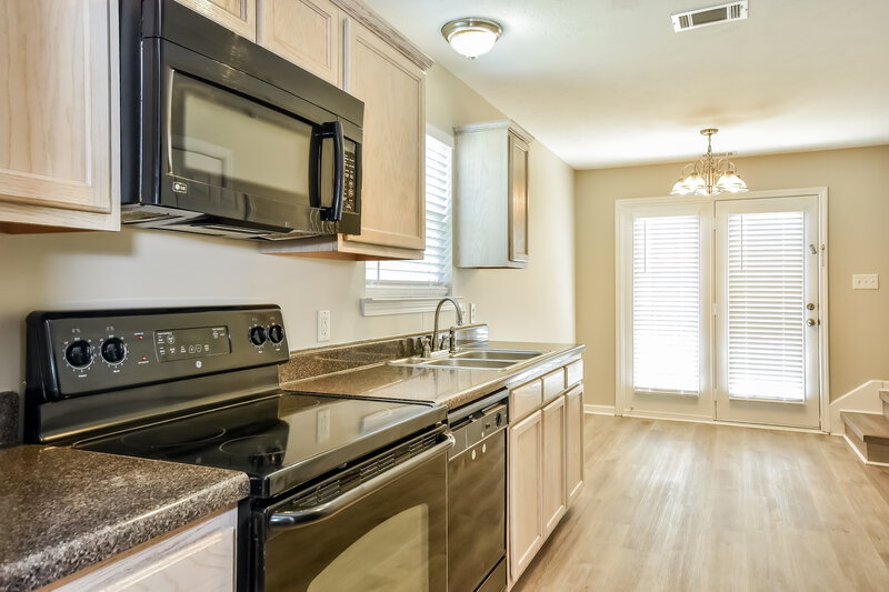 1,960/Mo, 7048 S Hampton Boulevard Antioch, TN 37013 Kitchen View