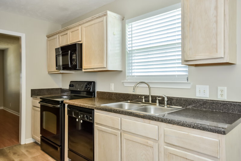 1,960/Mo, 7048 S Hampton Boulevard Antioch, TN 37013 Kitchen View 2
