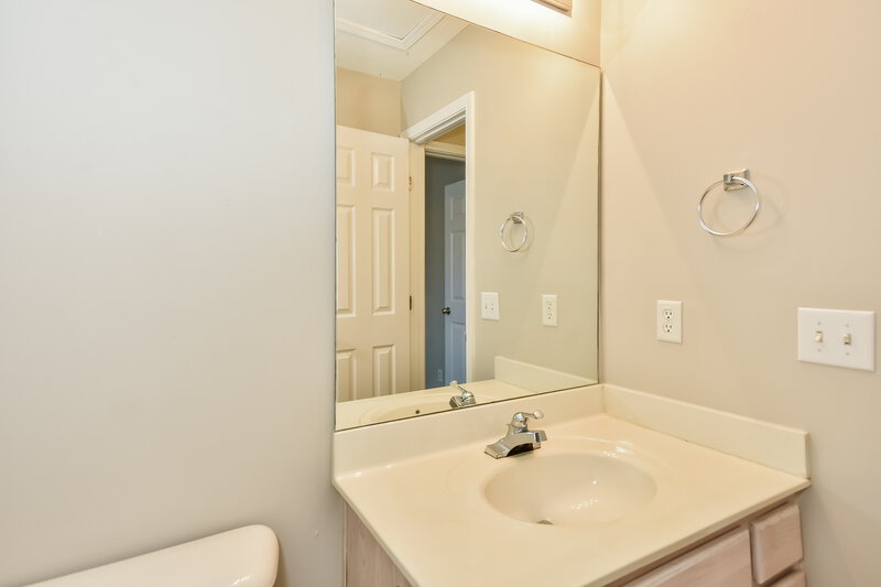 1,960/Mo, 7048 S Hampton Boulevard Antioch, TN 37013 Bathroom View