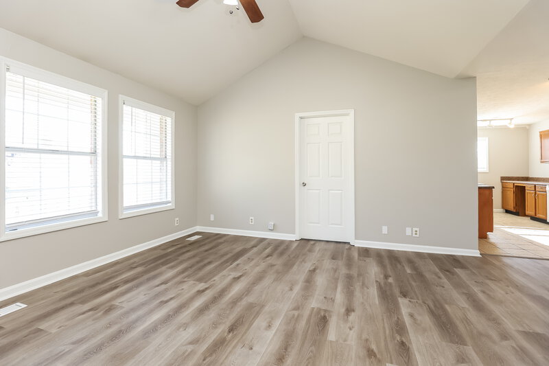 2,155/Mo, 121 Lee Court Gallatin, TN 37066 Living Room View 2