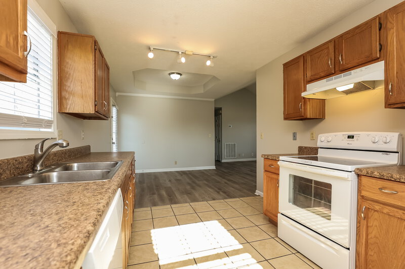2,155/Mo, 121 Lee Court Gallatin, TN 37066 Kitchen View