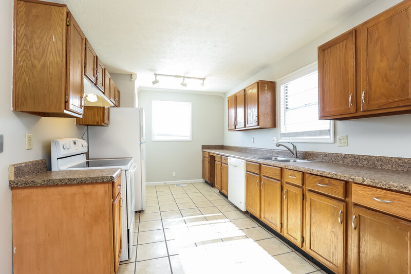 2,155/Mo, 121 Lee Court Gallatin, TN 37066 Kitchen View 2