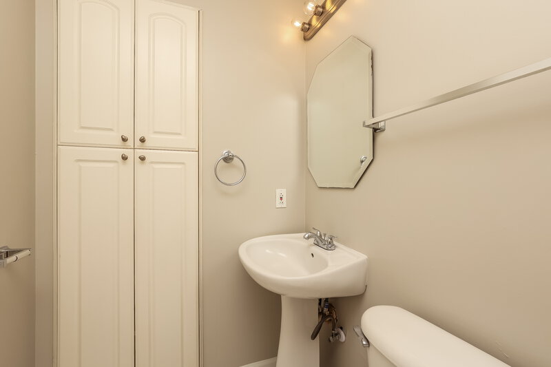 2,155/Mo, 121 Lee Court Gallatin, TN 37066 Bathroom View