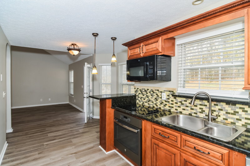 1,960/Mo, 125 Cartwright Parkway Goodlettsville, TN 37072 Kitchen View 2