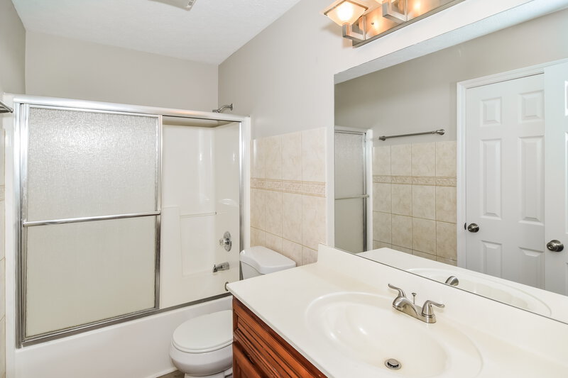 1,960/Mo, 125 Cartwright Parkway Goodlettsville, TN 37072 Bathroom View