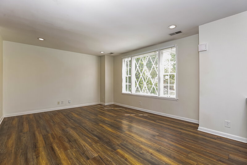 2,230/Mo, 121 Lakeside Park Drive Hendersonville, TN 37075 Living Room View 2