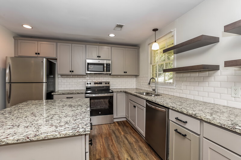 2,230/Mo, 121 Lakeside Park Drive Hendersonville, TN 37075 Kitchen View 2