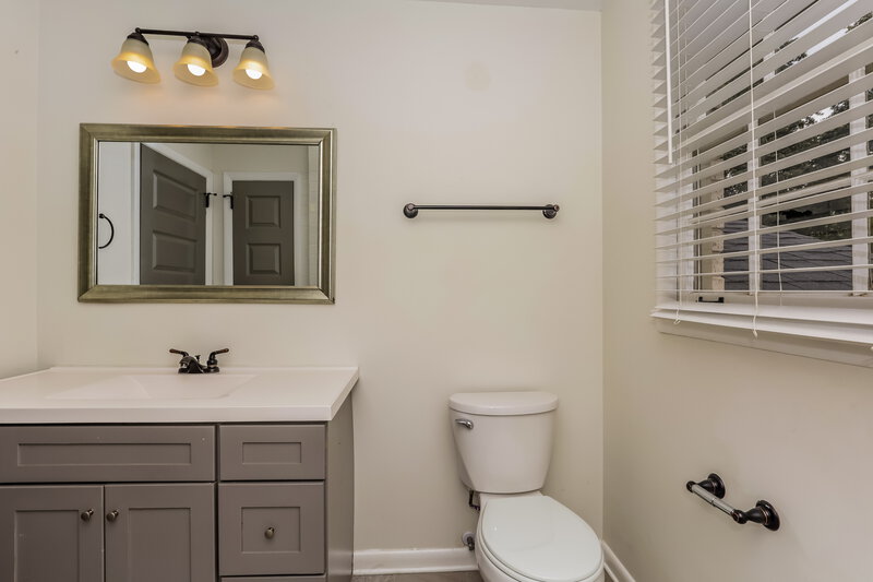2,230/Mo, 121 Lakeside Park Drive Hendersonville, TN 37075 Main Bathroom View