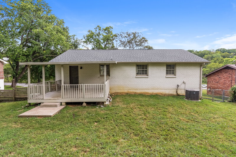 2,230/Mo, 121 Lakeside Park Drive Hendersonville, TN 37075 Rear View