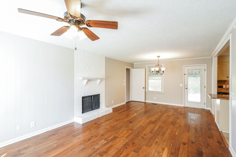 2,180/Mo, 142 Creekwood Lane Hendersonville, TN 37075 Living Room View