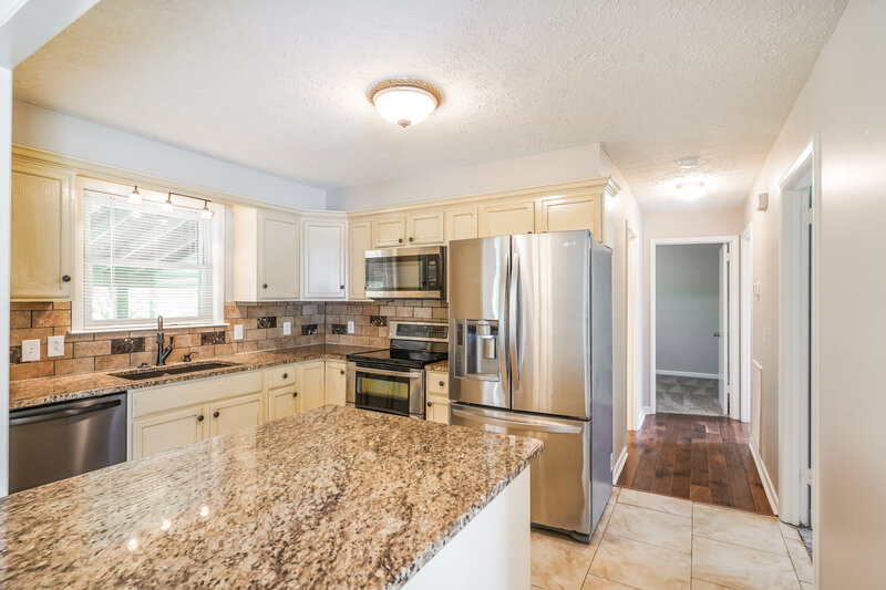 2,180/Mo, 142 Creekwood Lane Hendersonville, TN 37075 Kitchen View