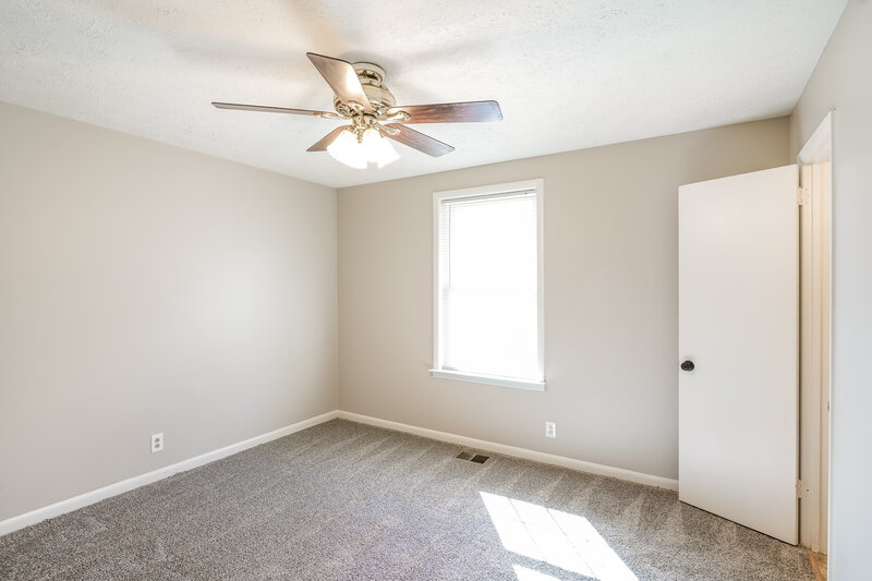 2,180/Mo, 142 Creekwood Lane Hendersonville, TN 37075 Main Bedroom View 2