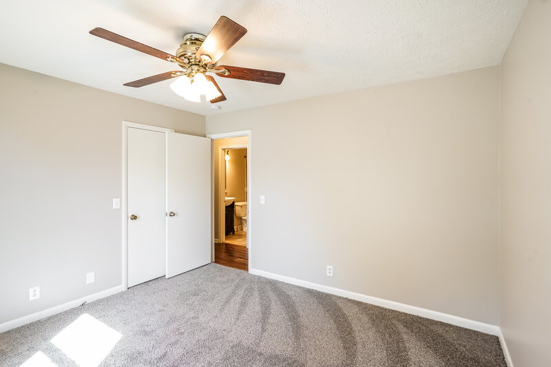 2,180/Mo, 142 Creekwood Lane Hendersonville, TN 37075 Main Bedroom View 3