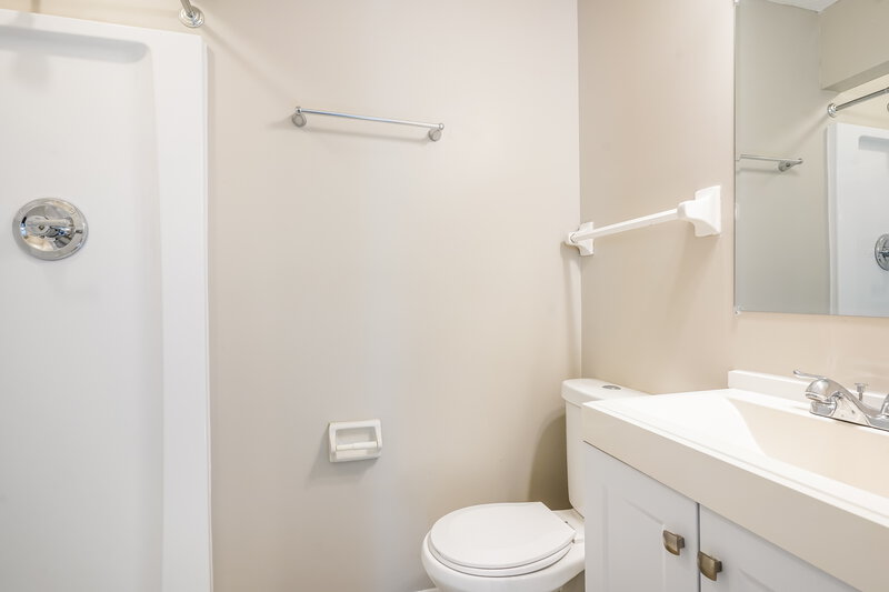 2,180/Mo, 142 Creekwood Lane Hendersonville, TN 37075 Main Bathroom View