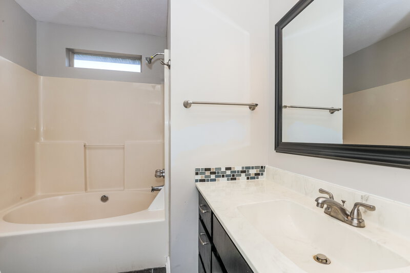 2,105/Mo, 5948 Colchester Drive Hermitage, TN 37076 Main Bathroom View