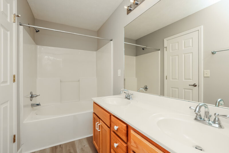2,880/Mo, 641 Belgium Drive Hermitage, TN 37076 Main Bedroom View 3