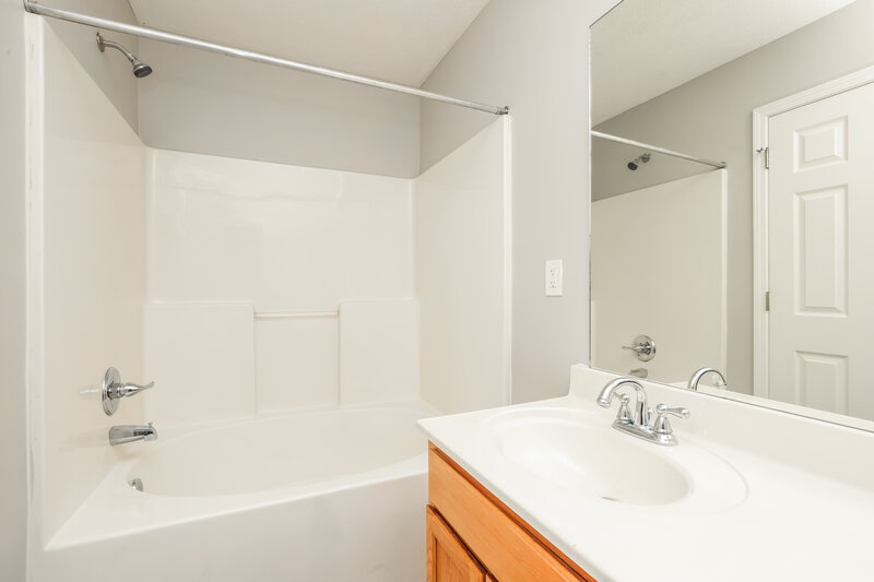 2,880/Mo, 641 Belgium Drive Hermitage, TN 37076 Bathroom View 2