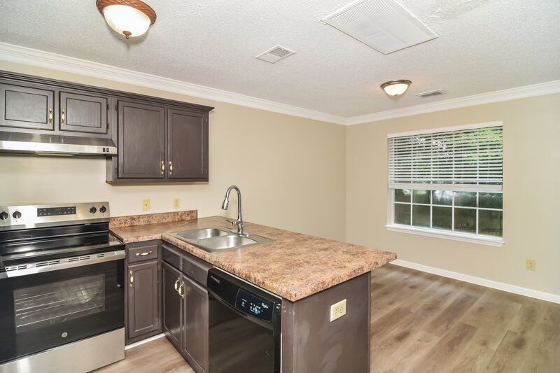 1,900/Mo, 432 Cedar Park Circle La Vergne, TN 37086 Kitchen View