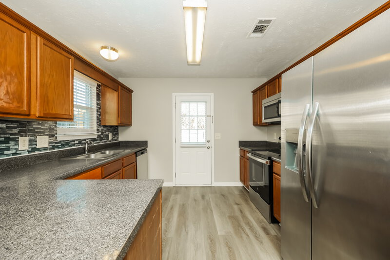 1,705/Mo, 1115 Sima Shabat Court La Vergne, TN 37086 Kitchen View 2