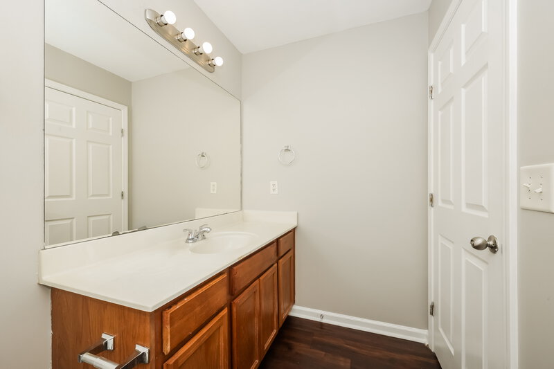 1,705/Mo, 1115 Sima Shabat Court La Vergne, TN 37086 Main Bathroom View